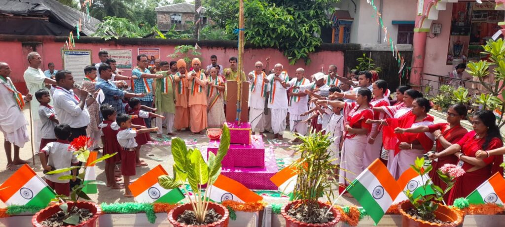 স্বাধীনতা দিবস পালন করলো ভারত সেবাশ্রম সঙ্ঘের গ্রামীন সেবাকেন্দ্র মন্মথপুর প্রণব মন্দির