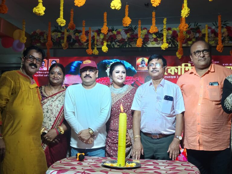 ‘মনোনিকা অপেরা’-র প্রযোজনায় দেখতে পাওয়া যাবে এক ভিন্নধারার যাত্রাপালা ‘প্রেম বড় মধুর’
