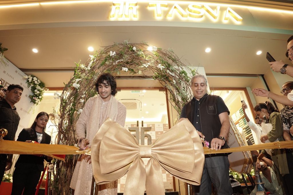 পুরুষদের ভারতীয় পোশাকের ব্র্যান্ড তাসভা, বলিউড অভিনেতা শান্তনু মহেশ্বরীর সাথে কলকাতার রাসবিহারীতে তাদের ফ্ল্যাগশিপ স্টোর চালু করল