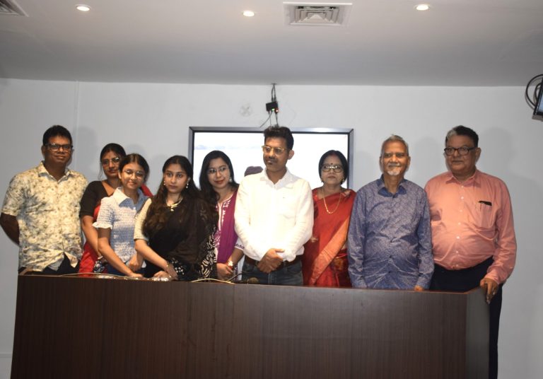 স্পেশাল স্ক্রিনিং হয়ে গেল তথ্যচিত্র ‘কুমোরটুলির গল্প’
