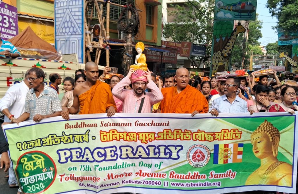 টালিগঞ্জে ম্যুর এভিনিউ বুদ্ধ সমিতির দানোত্তম কঠিন চীবর দানোৎসব অনুষ্ঠিত