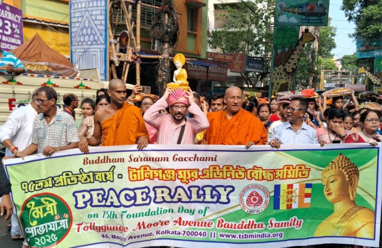 টালিগঞ্জে ম্যুর এভিনিউ বুদ্ধ সমিতির দানোত্তম কঠিন চীবর দানোৎসব অনুষ্ঠিত