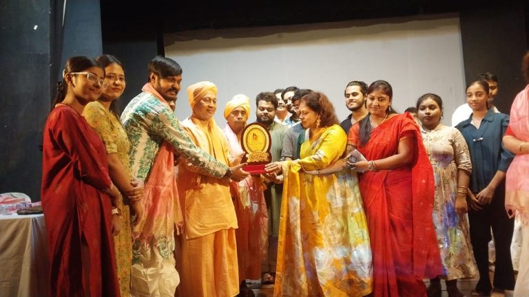 “প্রণবাঞ্জলি অ্যাপ” ও “যুগের প্রণববাণী” ইউটিউব চ্যানেলের উদ্বোধন “স্বামী প্রণবানন্দজী মহারাজের আবির্ভাব উপলক্ষে”