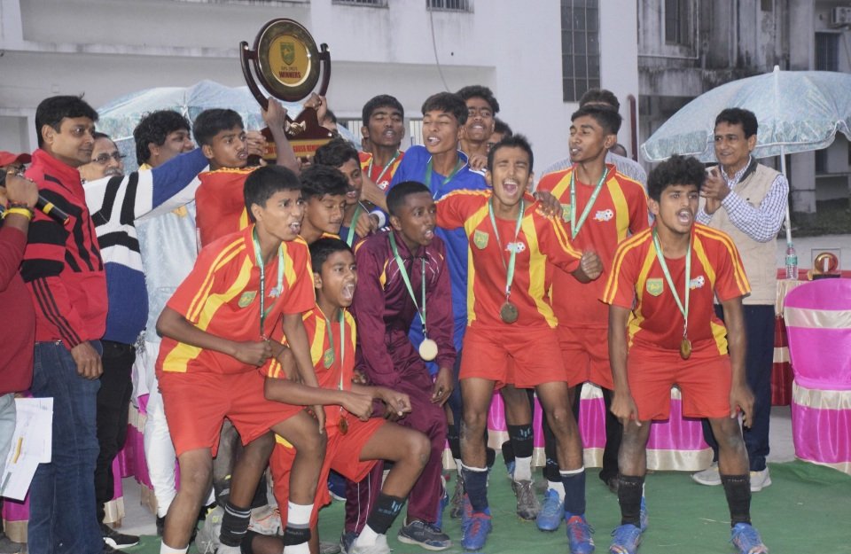 নিতাই চন্দ্র মেমোরিয়াল ট্রাস্টের অন্তর্গত গোপাল গুরুকুল ইন্টারন্যাশনাল স্কুল, রাজারহাট ১৬ই নভেম্বর থেকে শুরু করেছিল অনূর্ধ্ব–১৫ জুনিয়র ডিভিশন ফুটবল প্রতিযোগিতা