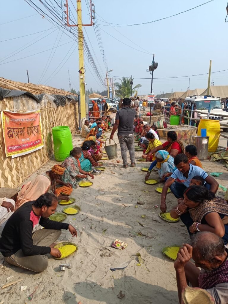 গঙ্গাসাগর মেলাকে কেন্দ্র করে পুণ্যার্থীদের সেবায় আবারও এগিয়ে এল বাজরং পরিষদ