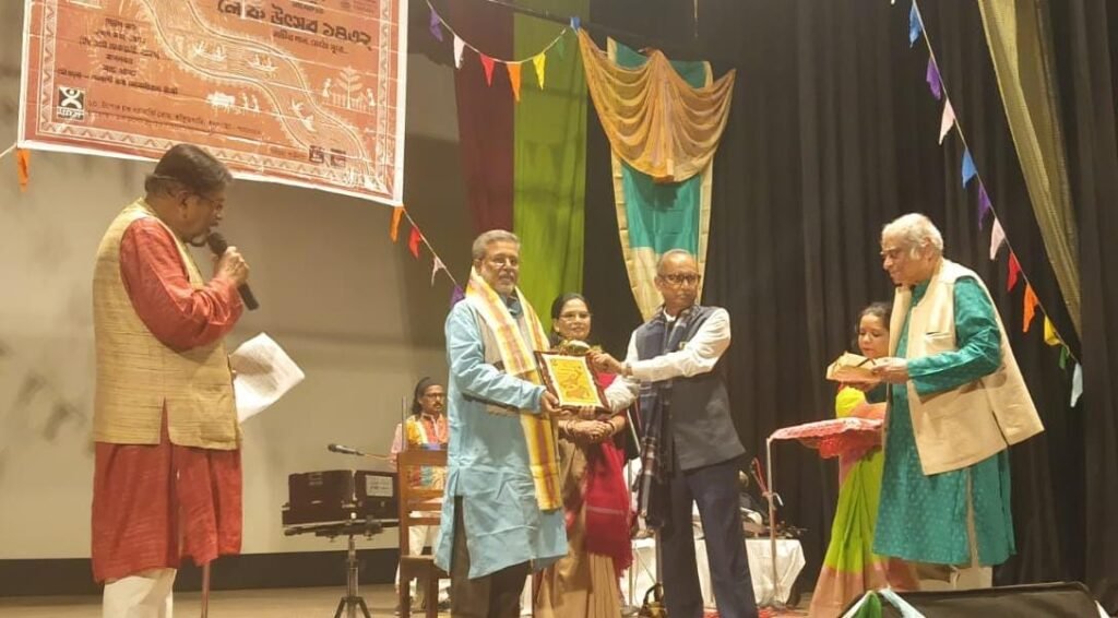 মঙ্গলবার সন্ধ্যায় গিরিশ মঞ্চে আয়োজিত হল “লোক উৎসব ১৪৩২