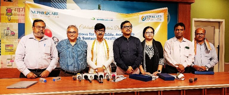 সাংবাদিকদের প্রেস প্রিভিলেজ সার্কেল কার্ড প্রদান করল বেসরকারি স্বাস্থ্য সংস্থা