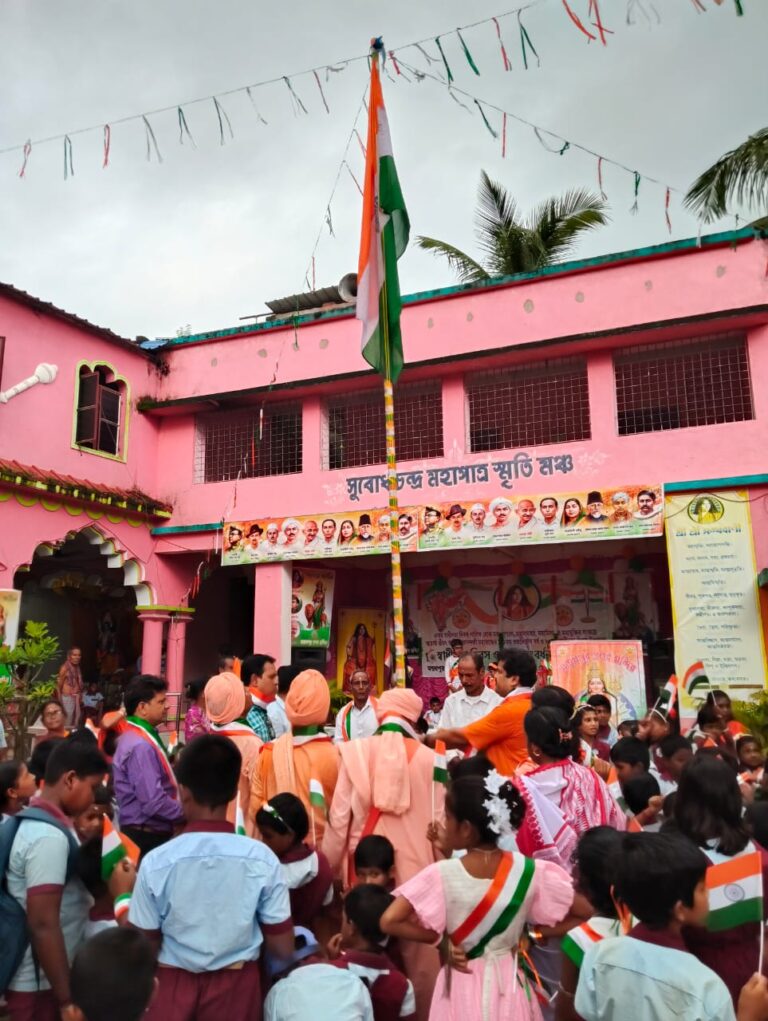 মন্মথপুর প্রণব মন্দিরের উদ্যোগে পালিত হলো ৮০ তম স্বাধীনতা দিবস সহ নানান সামাজিক মূলক অনুষ্ঠান