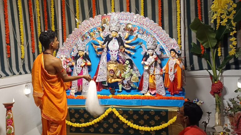 দেশভাগের স্মৃতি থেকে ঐতিহ্যের পথচলা, রুবি পণ্ডিত বাড়ির দুর্গাপুজোয় জড়িয়ে ইতিহাসের অন্য কাহিনি